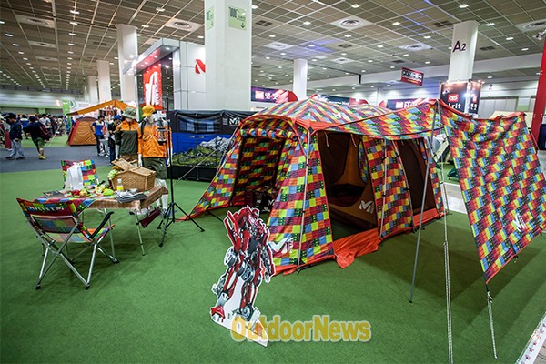 패턴을 입힌 밀레의 텐트. 70개만 한정 생산한다.