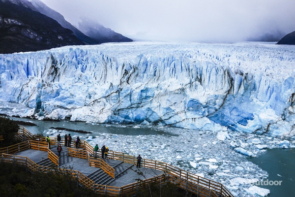 전망대에서 빙하가 무너지는 모습을 보고 들을 수 있다. 빙하 전망대인 ‘페닌술라 데 마가야네스Península de Magallanes’.
