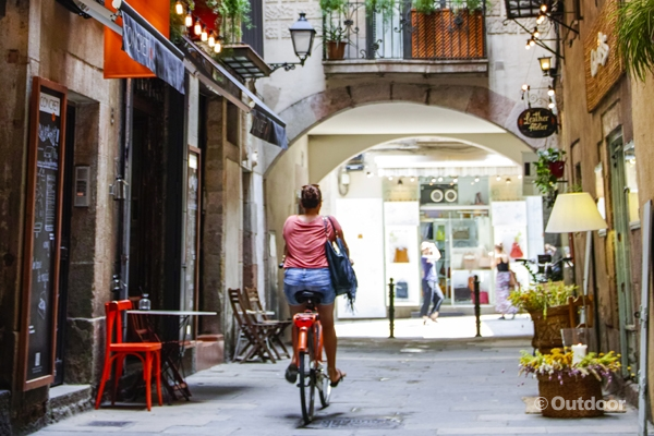 바르셀로나는 자전거 타기 좋은 도시다.